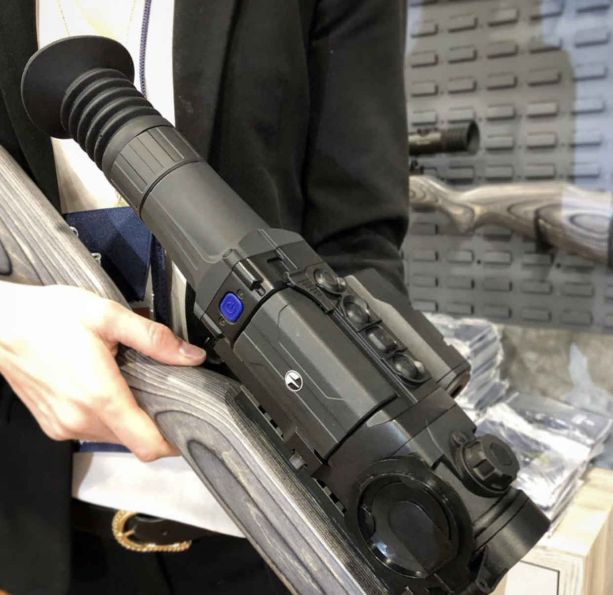 фото тепловизионного охотничьего прицела Pulsar Thermion XQ38