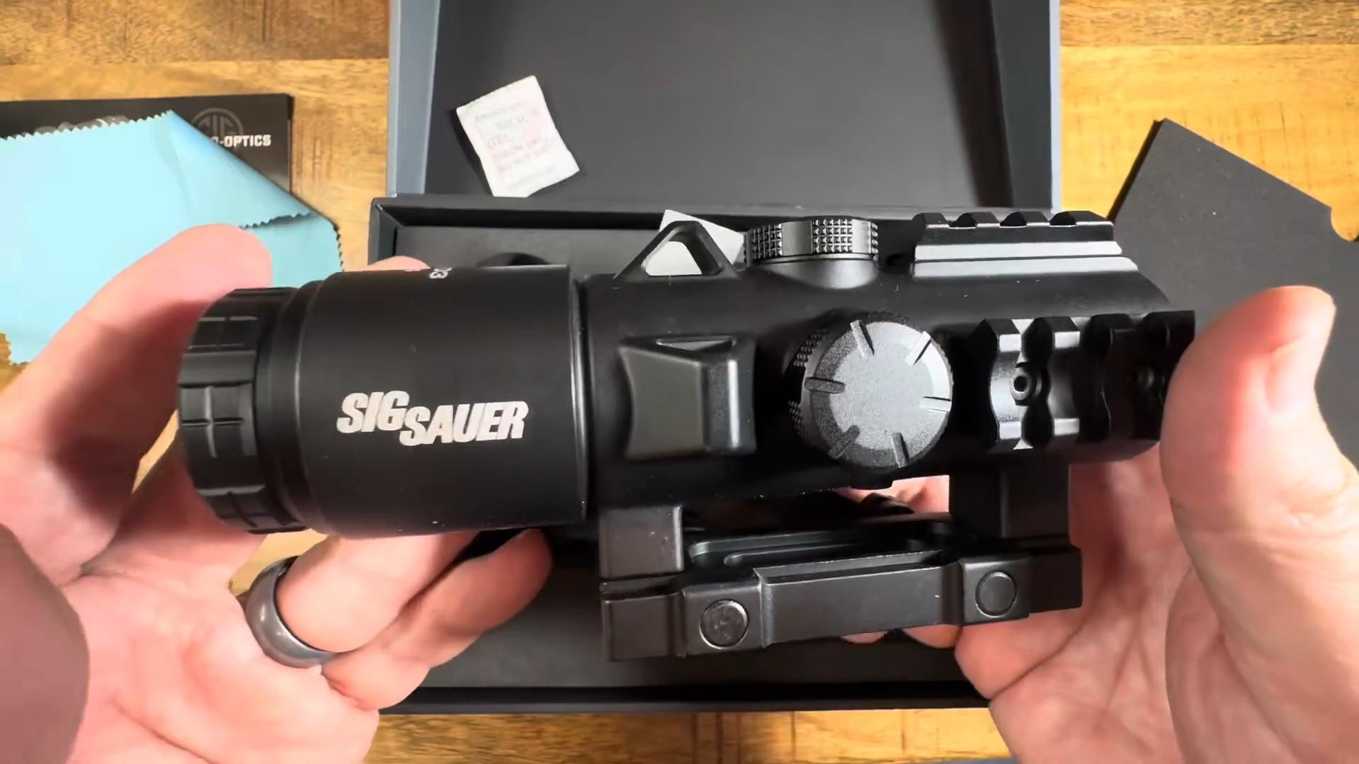 особенности Sig Sauer BRAVO3 Prism Sight 3x24