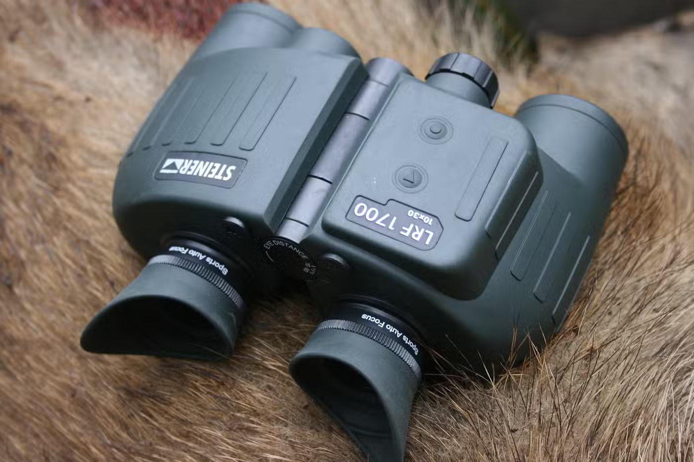 особенности Steiner LRF 1700 10x30