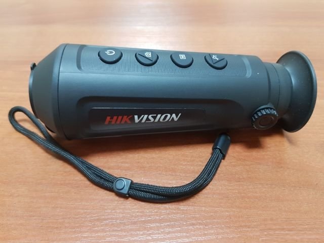 фото монокуляра Hikvision DS-2TS03-15XF/W